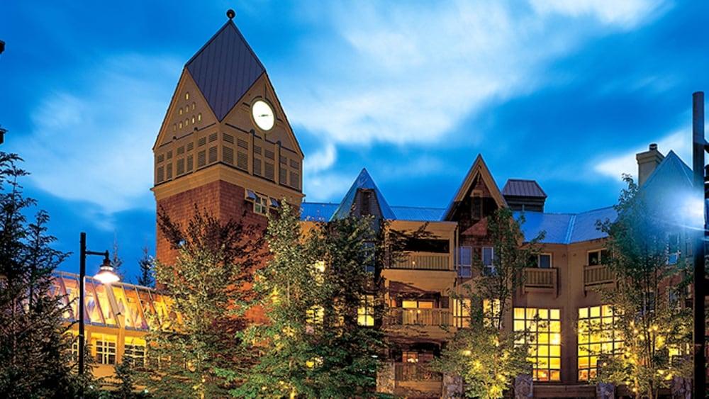 Hilton Grand Vacations Club Whistler Hotel Exterior photo